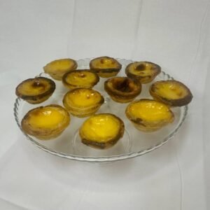 Plateau de Pastel de Nata en vente de l'épicerie portugaise Casa Portuguesa à Béziers