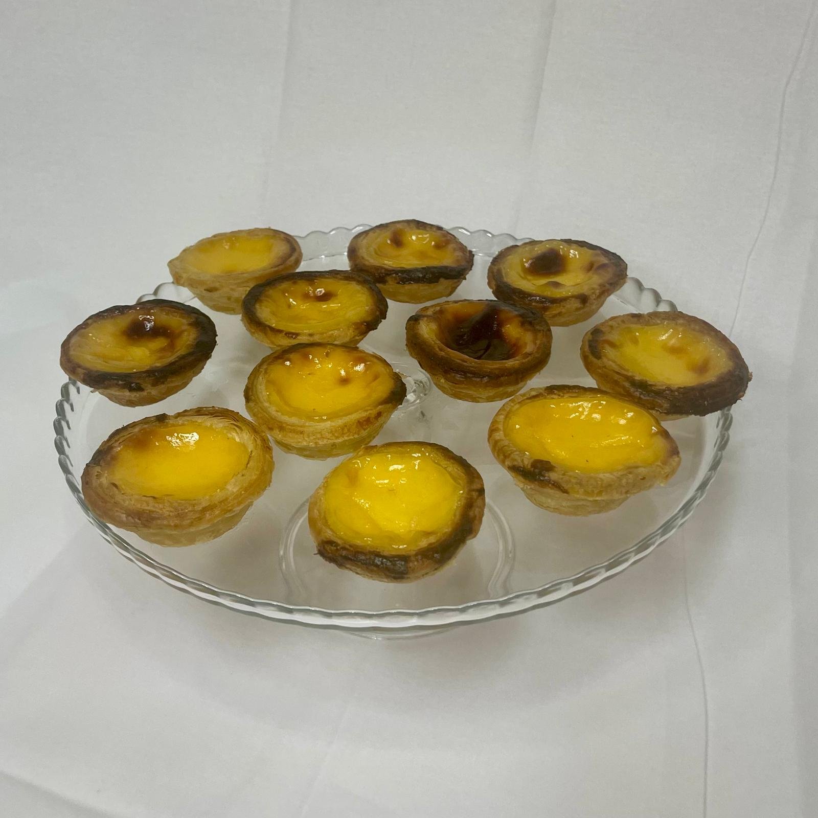 Plateau de Pastel de Nata en vente de l'épicerie portugaise Casa Portuguesa à Béziers