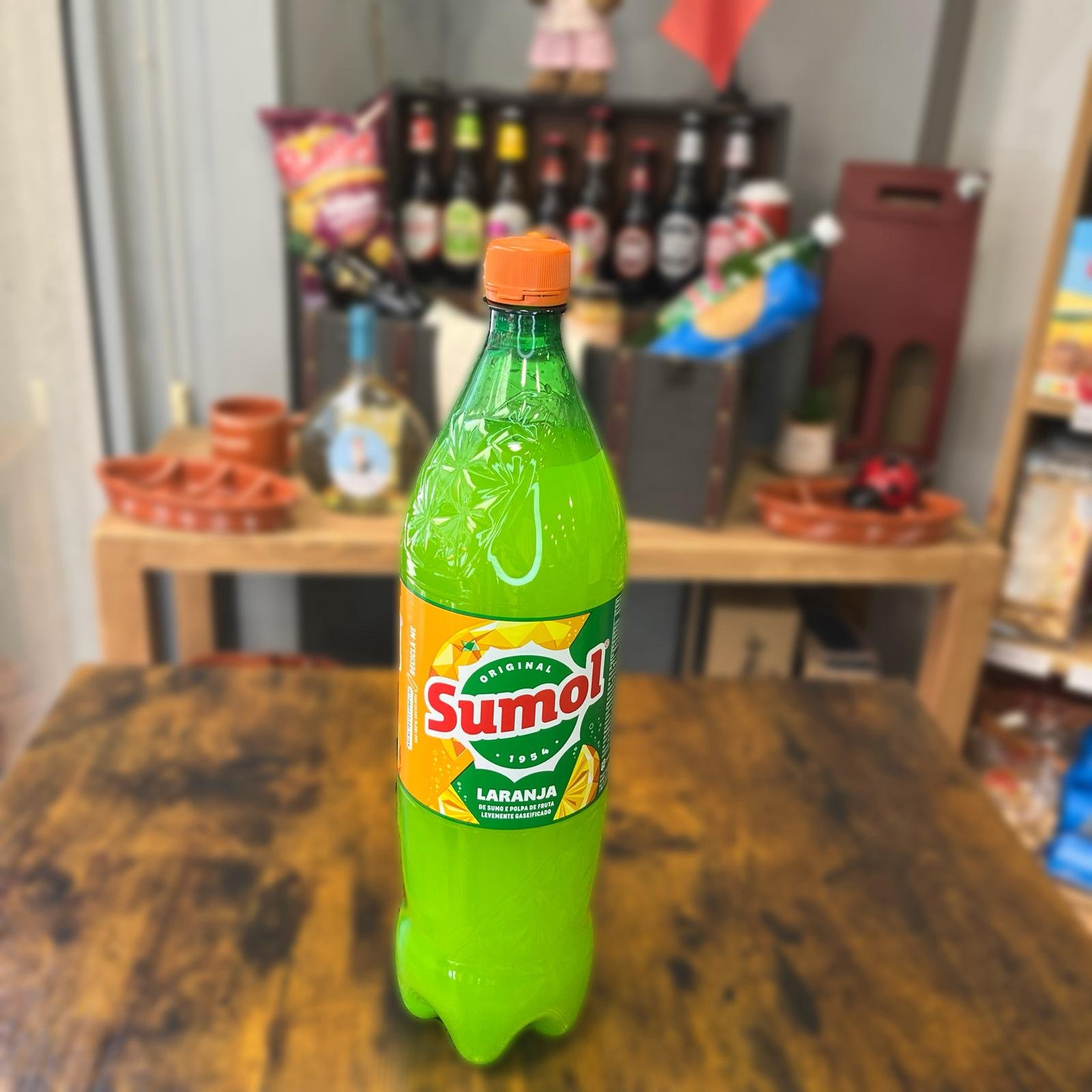 Boisson gazeuse gout orange de la marque Sumol